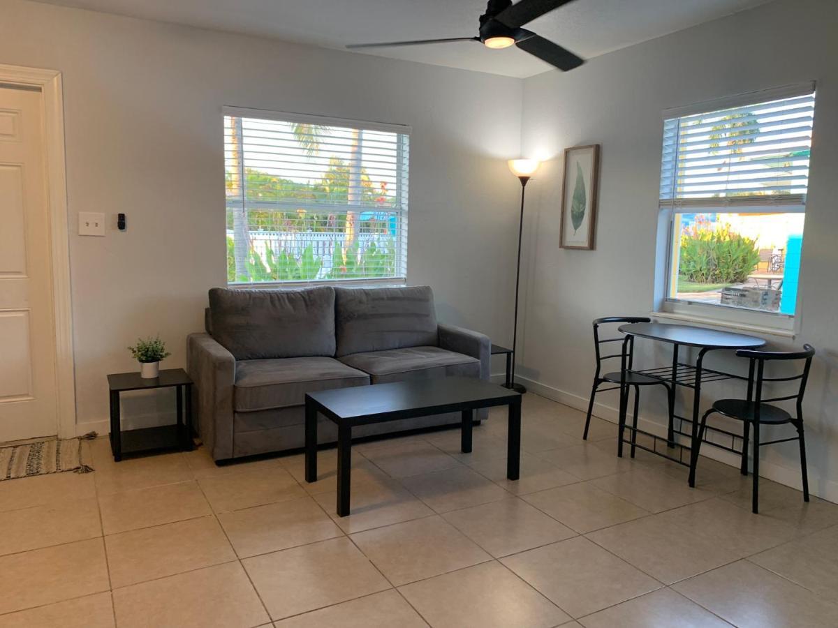 Poolside King Cottage With Kitchen - 10 Minutes To Beach! Fort Myers Eksteriør bilde
